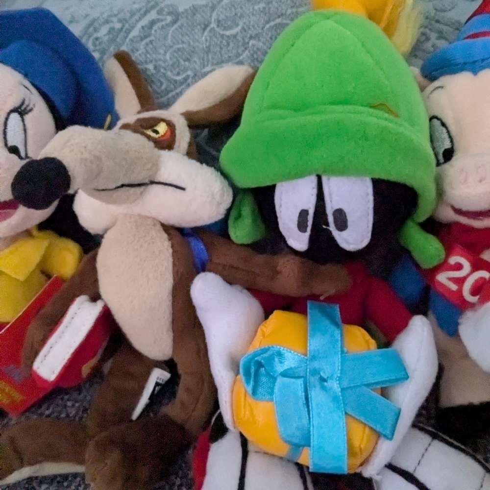 Warner Bros. Looney Tunes Plush Collection (7) - Picture 3 of 8